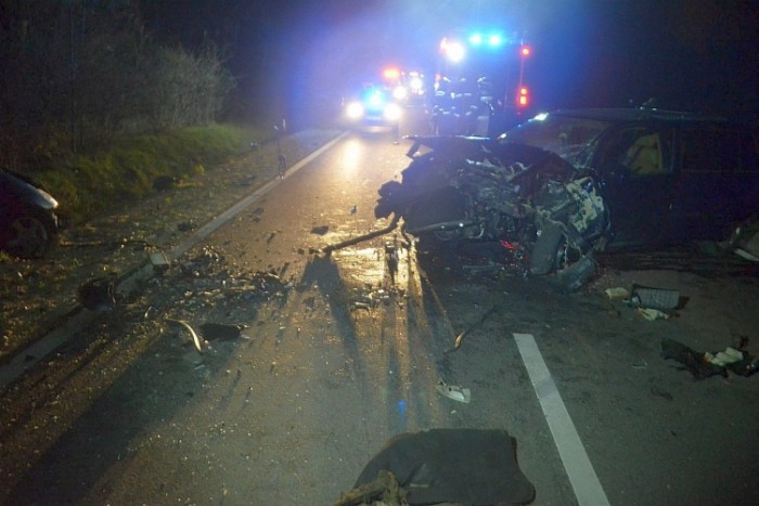 Bespeedezve tört rommá két autót a 19 éves sofőr Győr mellett