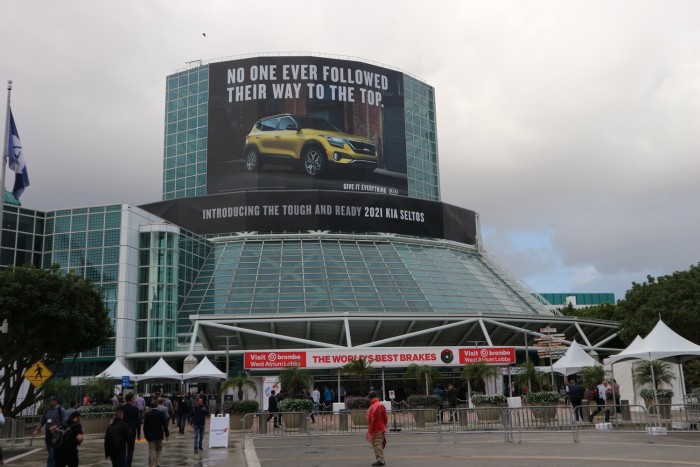 Száz-egynéhány kép a Los Angeles Auto Show-ról 1 Száz-egynéhány kép a Los Angeles Auto Show-ról 1