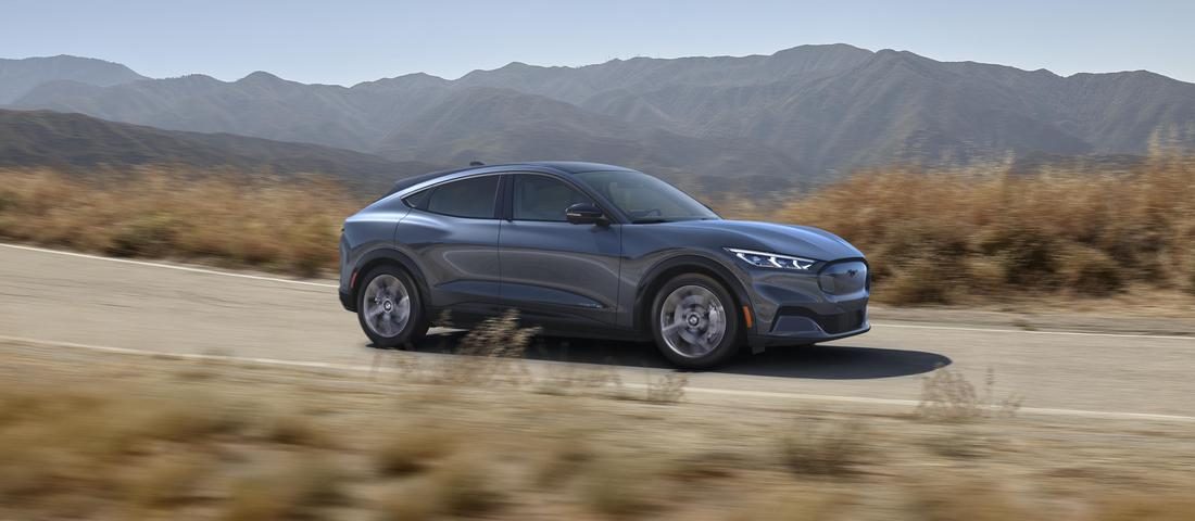 Itt az elektromos Mustang