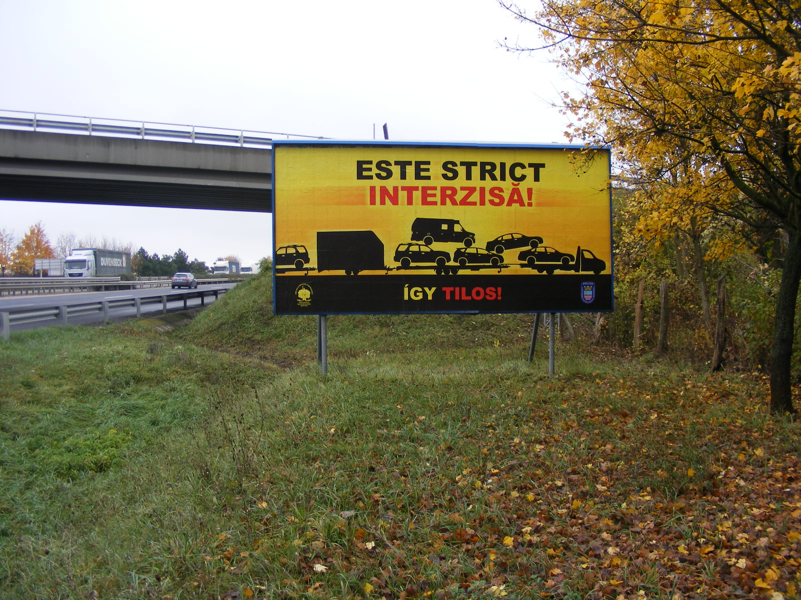 Plakátokon üzen a magyar rendőrség a román horrorkaravánosoknak 1 | Vezess Plakátokon üzen a magyar rendőrség a román horrorkaravánosoknak 1
