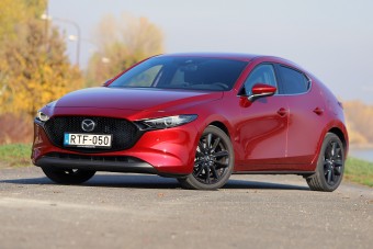Benzinmotor, ami eddig még senkinek nem sikerült - Mazda3 Skyactiv-X teszt