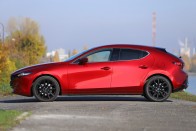 Benzinmotor, ami eddig még senkinek nem sikerült – Mazda3 Skyactiv-X teszt 50