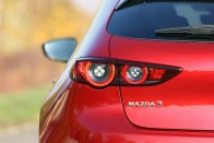 Benzinmotor, ami eddig még senkinek nem sikerült – Mazda3 Skyactiv-X teszt 59