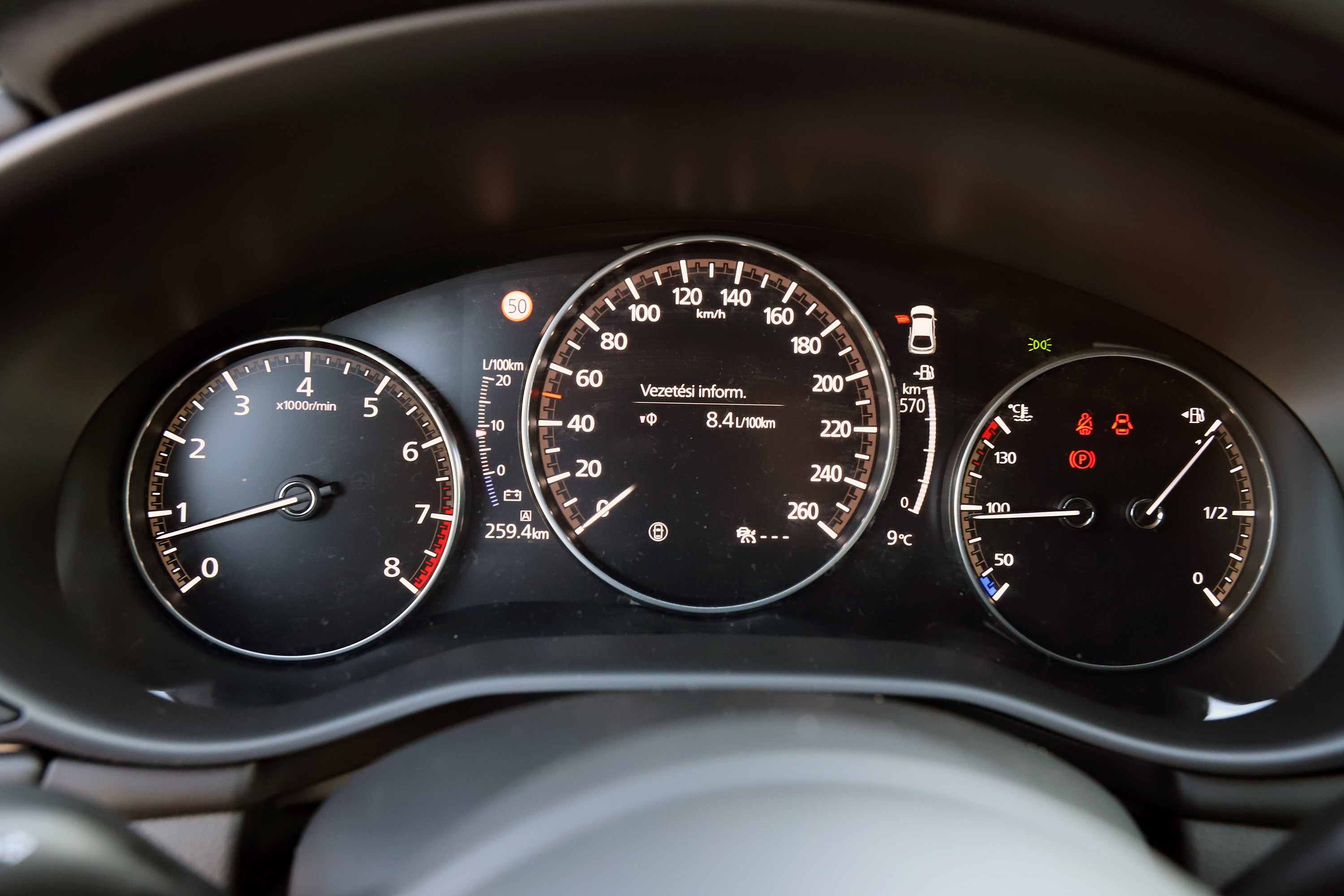 Benzinmotor, ami eddig még senkinek nem sikerült – Mazda3 Skyactiv-X teszt 27