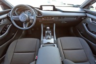 Benzinmotor, ami eddig még senkinek nem sikerült – Mazda3 Skyactiv-X teszt 73