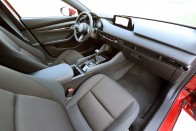 Benzinmotor, ami eddig még senkinek nem sikerült – Mazda3 Skyactiv-X teszt 74