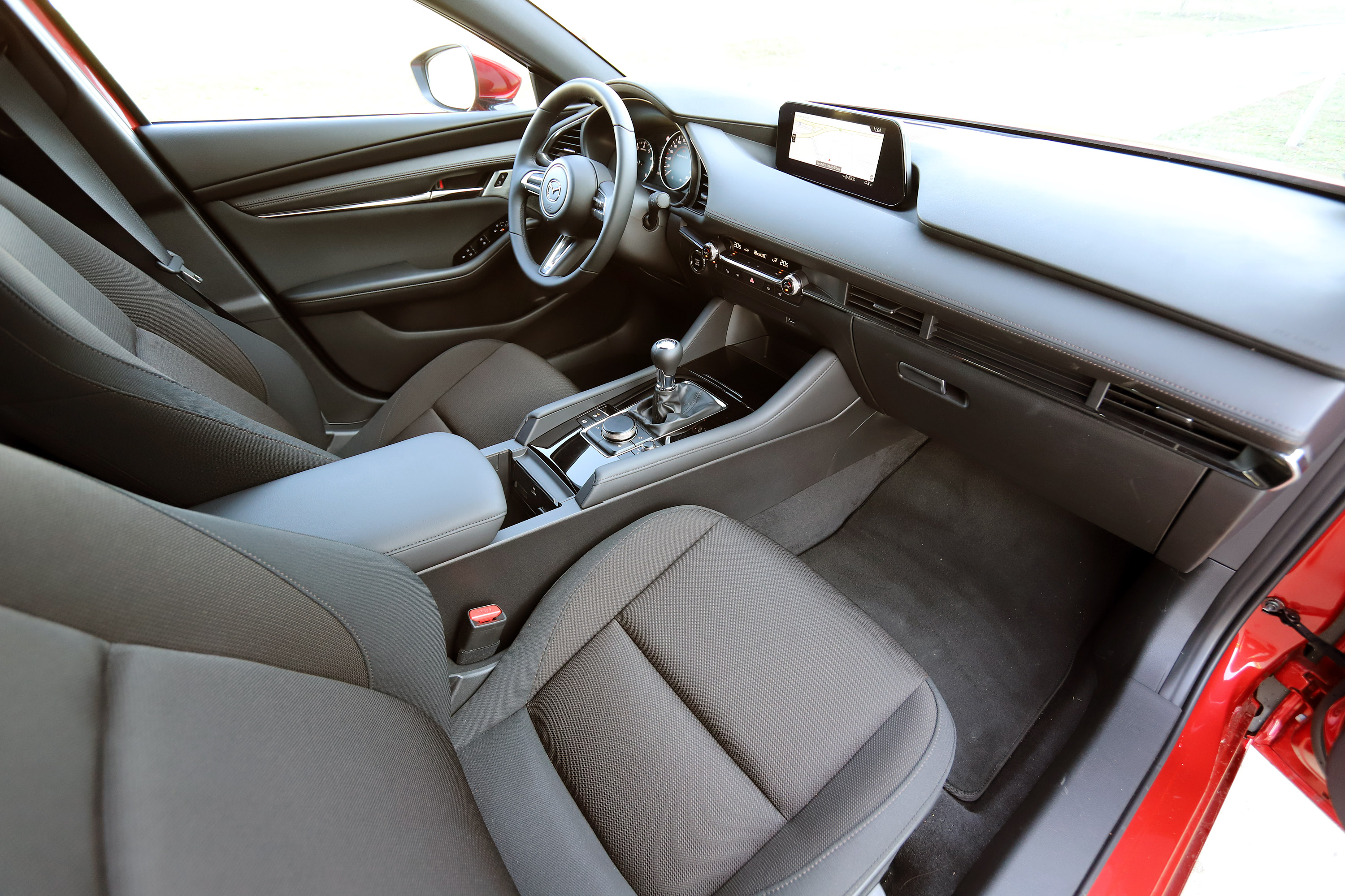 Benzinmotor, ami eddig még senkinek nem sikerült – Mazda3 Skyactiv-X teszt 30