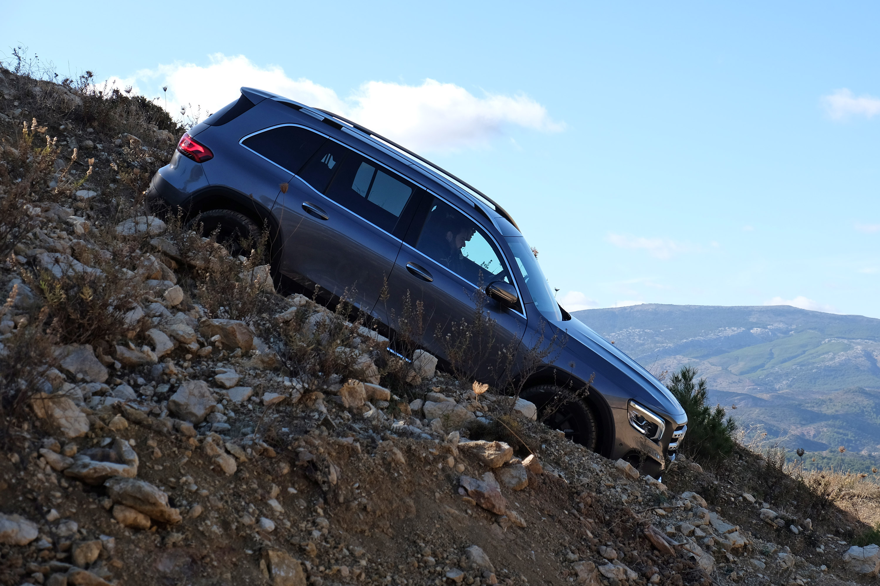 Autobahn vagy siratófal? Tökmindegy a Mercedes GLB-nek 8