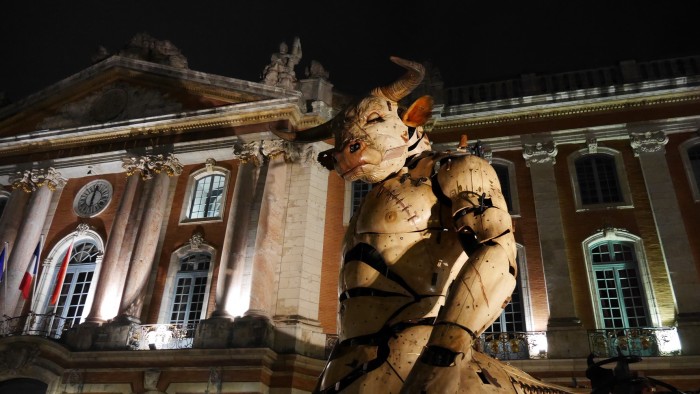 Ilyen látványos sárkány még a Trónok harcában sem volt 2