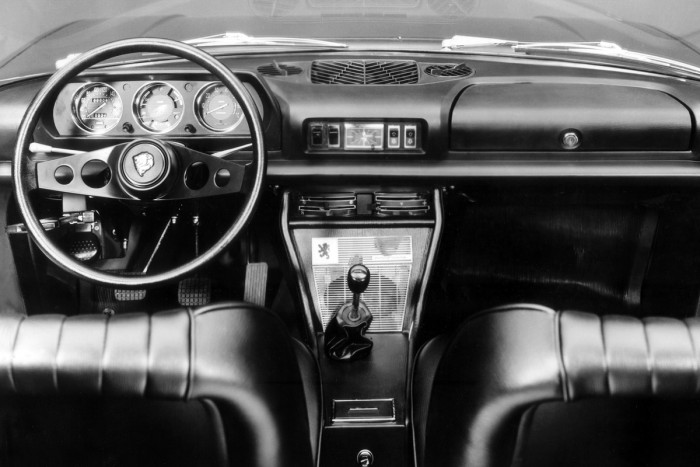 50 éves lett, de egy percet sem öregedett a legszebb Peugeot 7 | Vezess 50 éves lett, de egy percet sem öregedett a legszebb Peugeot 7