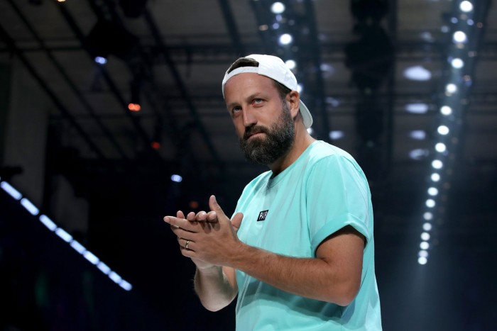 F1: Hamilton elüldözte a Mercedes fotósát?