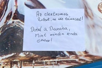Módszeresen gyilkolják az elektromos rollereket Budapesten, már saját Instagram-oldaluk is van