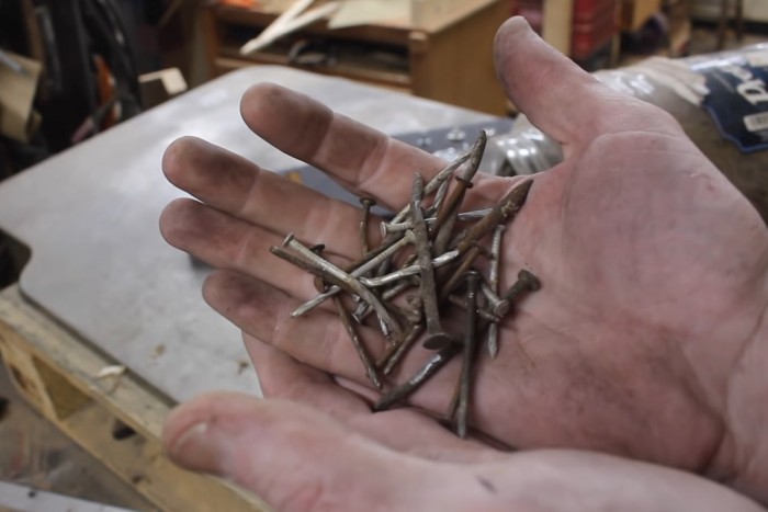 Itt egy jó ok arra, hogy miért ne dobd ki a régi szögeket és csavarokat