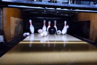 Bárhogy is gurítjuk, mindig tarol az okos bowlinggolyó