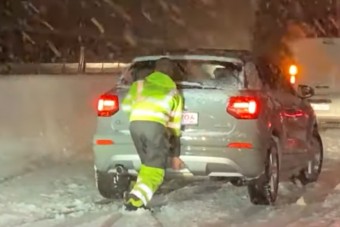 Óriási havazás szakadt Ausztriára, több települést elzárt a külvilágtól