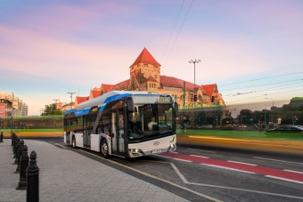 Ezek az e-buszok járnak majd Pakson