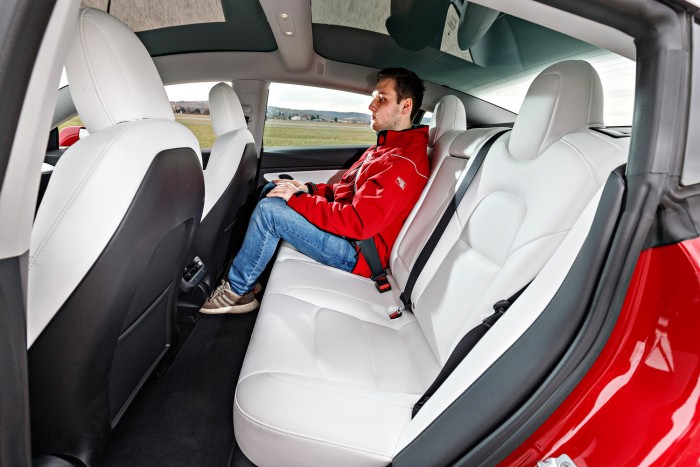 Mivel tud többet a Tesla a Hyundainal? 8 Mivel tud többet a Tesla a Hyundainal? 8