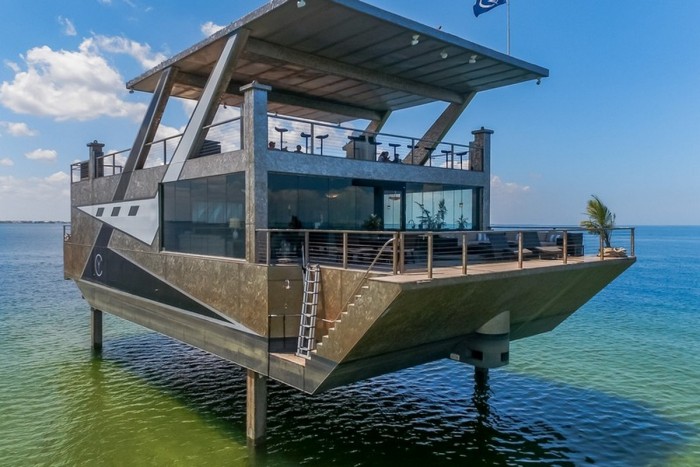 Lábakat növesztett a lakásméretű óriásjacht