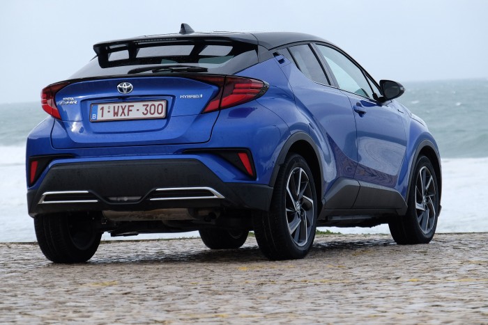 Izgalmas külsejű, jól vezethető hibridre vágysz? Tessék: Toyota C-HR 2019. 76 Izgalmas külsejű, jól vezethető hibridre vágysz? Tessék: Toyota C-HR 2019. 76
