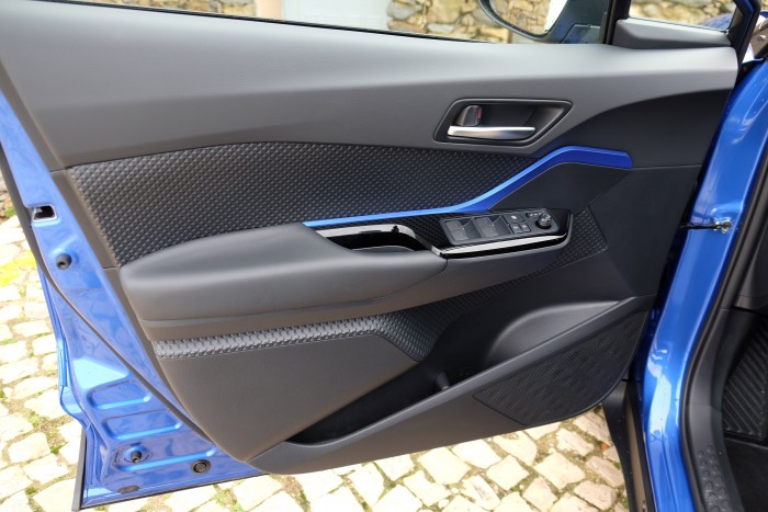 Izgalmas külsejű, jól vezethető hibridre vágysz? Tessék: Toyota C-HR 2019. 79 Izgalmas külsejű, jól vezethető hibridre vágysz? Tessék: Toyota C-HR 2019. 79