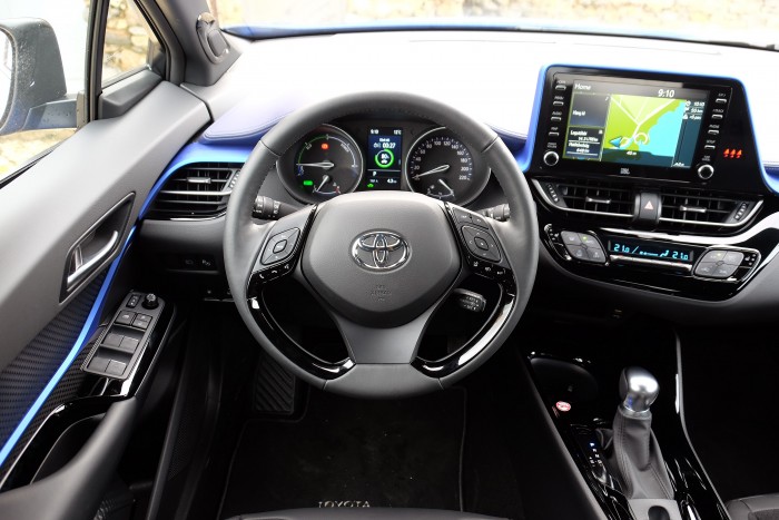 Izgalmas külsejű, jól vezethető hibridre vágysz? Tessék: Toyota C-HR 2019. 85 Izgalmas külsejű, jól vezethető hibridre vágysz? Tessék: Toyota C-HR 2019. 85