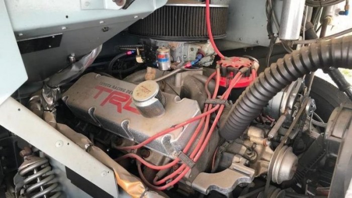 Eladó a futárok legdurvább álma, egy V8-as szállító 6