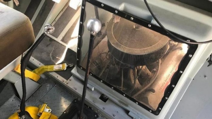 Eladó a futárok legdurvább álma, egy V8-as szállító 3