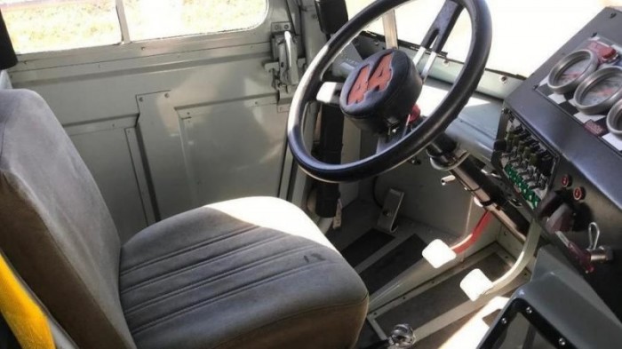 Eladó a futárok legdurvább álma, egy V8-as szállító 2