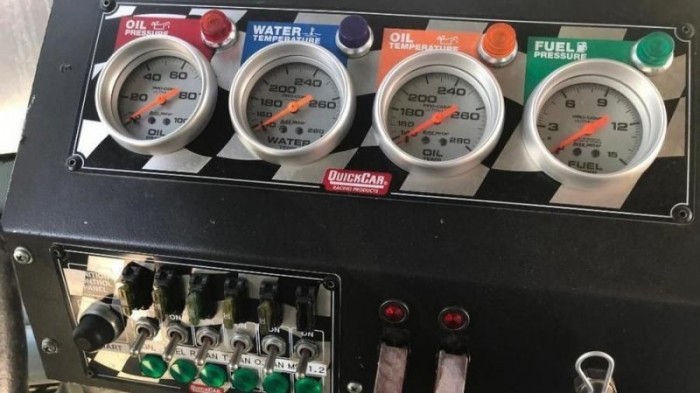 Eladó a futárok legdurvább álma, egy V8-as szállító 1