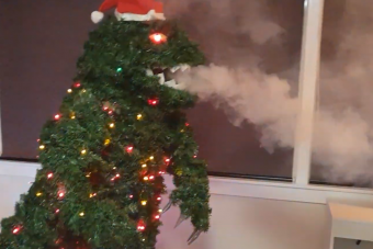 Godzilla-rajongóknak itt a tökéletes karácsonyfa 