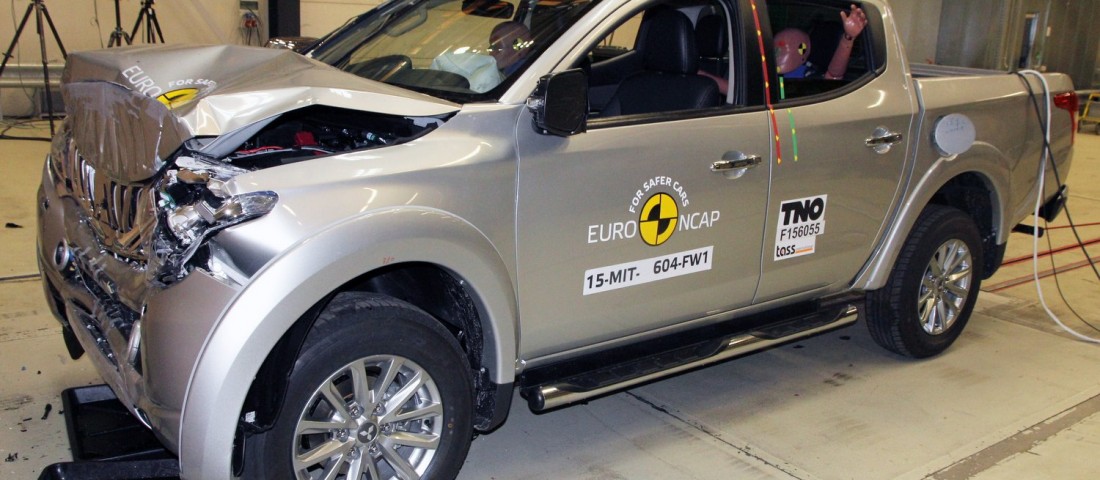 Újabb autó bukott meg a törésteszten