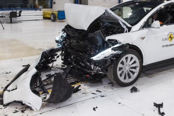 Ennyire biztonságosak a luxus-villanyautók