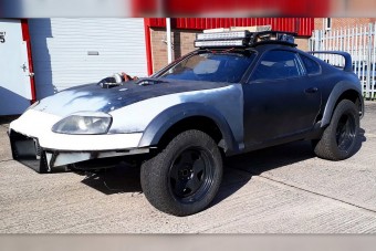 Teherautó-dízelt pakoltak egy sportkupéba