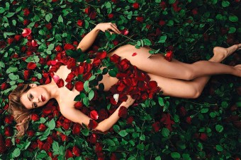 Ledobták felszerelésüket a hokis csajok - képek