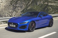 Teljesen átrajzolták a Jaguar F-Type-ot 46