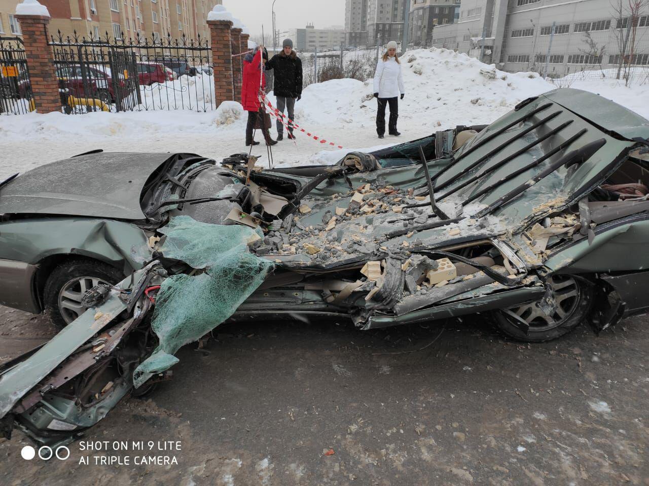 Azon múlt az élete, hogy mennyire gyorsan száll ki a kocsiból 1