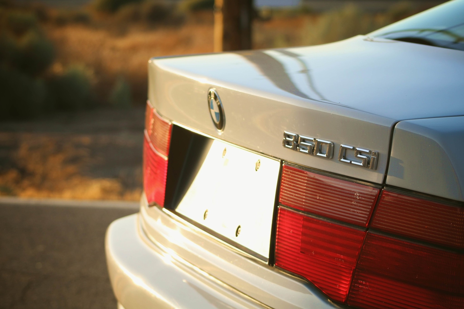 Olyan fehér ez a BMW 850 CSi, mint a friss hó 9