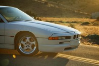 Olyan fehér ez a BMW 850 CSi, mint a friss hó 24