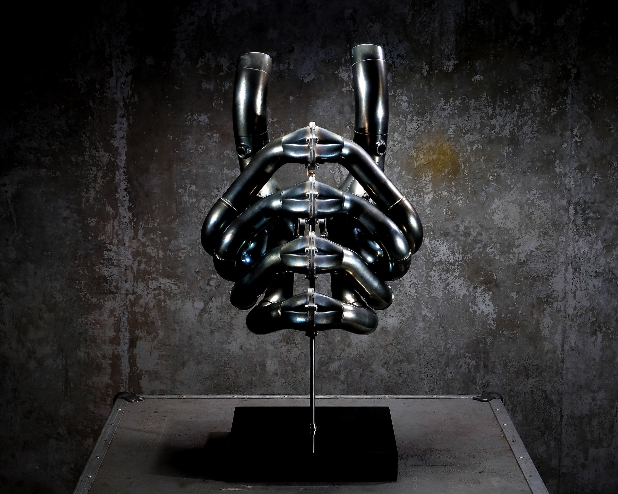 Forma-1-es gépekből készít szobrokat egy férfi 11