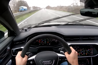 Családi kombival könnyedén, esőben, 280 km/órával