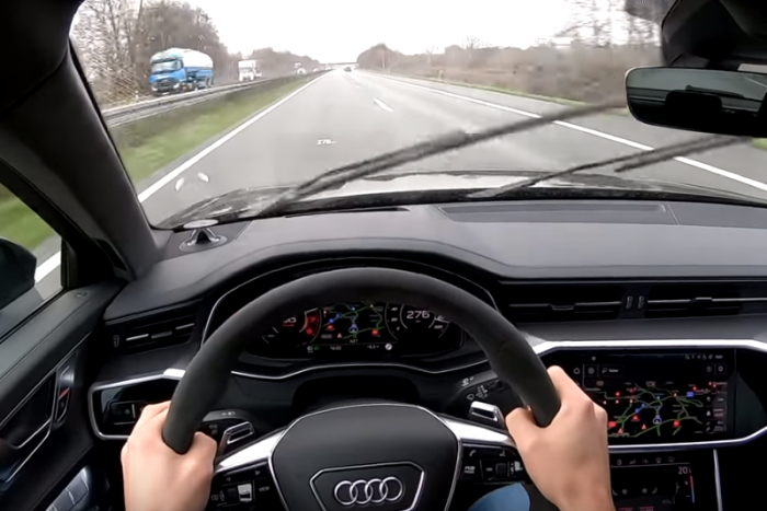 Családi kombival könnyedén, esőben, 280 km/órával