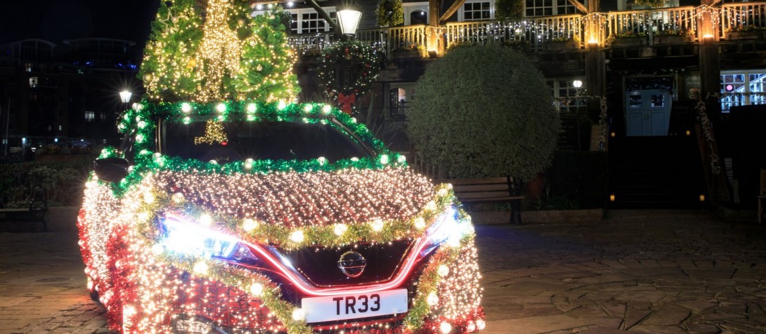 Karácsonyfát faragtak a villanyautóból