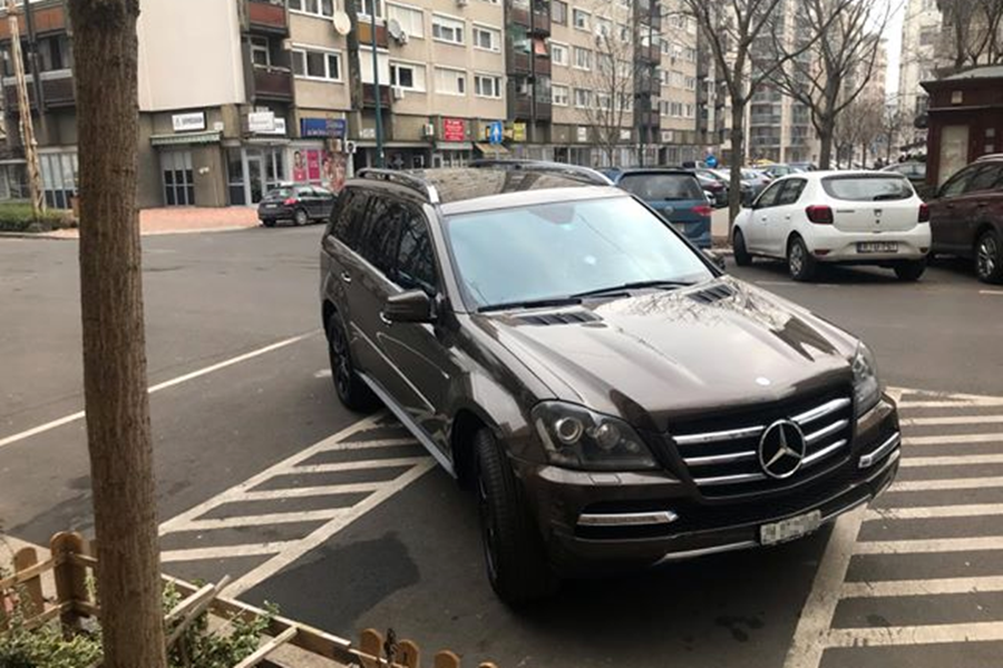 Vérlázítóan bunkón parkoló autós tette be a lábát Budapestre 3