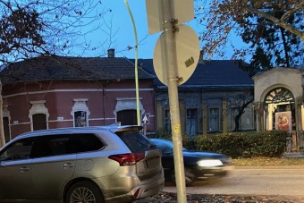 Mára is jutott egy szabálytalanul parkoló autós