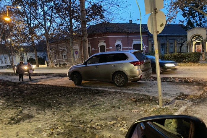 Mára is jutott egy szabálytalanul parkoló autós 1