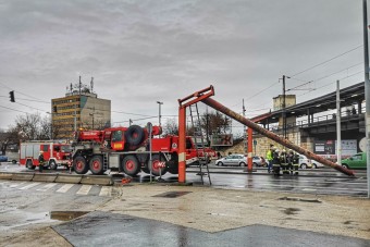 Magasságkorlátozót tarolt egy kamion Kőbányán