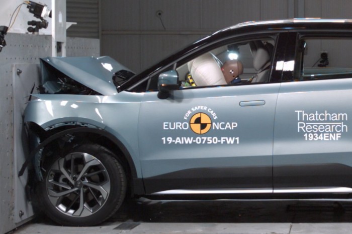 Nem valami biztonságos a kínai e-SUV 6 | Vezess Nem valami biztonságos a kínai e-SUV 6