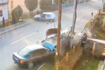 Egy csendes utcában sétálva került halálos veszélybe a gyalogos