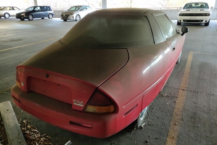 Elhagyott ritkaságra bukkantak egy parkolóházban 6