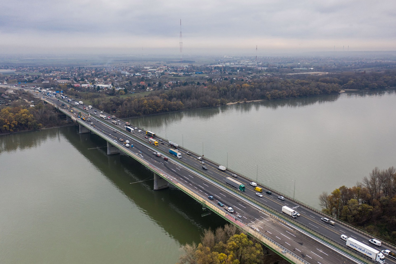 Kéthetes sávlezárás lesz az M0-s fontos hídján